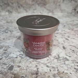 Yankee Candle Red Apple Wreath Scented Candle 4.3 Oz NEW